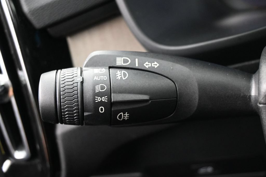 Used 2023 Volvo XC40 B5 Ultimate w/ Climate Package AWD/4WD image 17