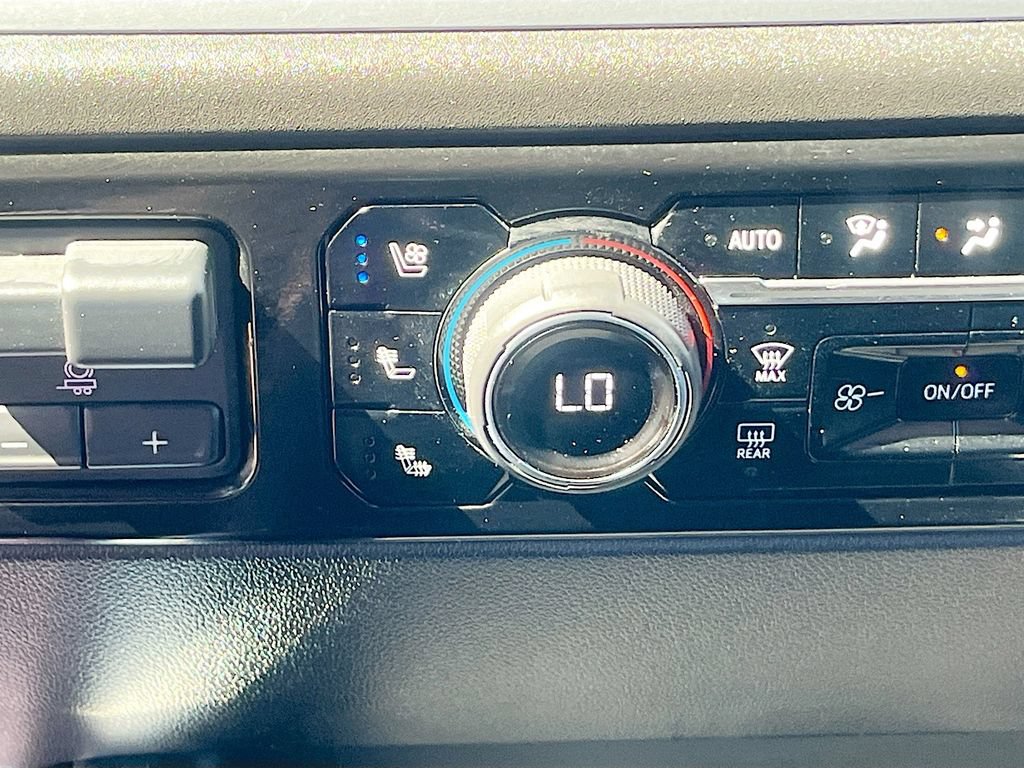 Used 2023 Chevrolet Silverado 1500 LTZ w/ Technology Package AWD/4WD image 19