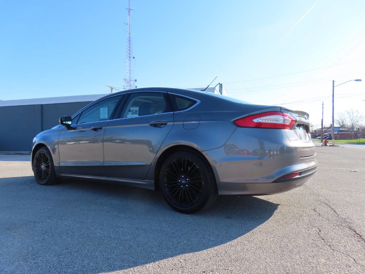 Used 2014 Ford Fusion SE w/ Equipment Group 202A image 3