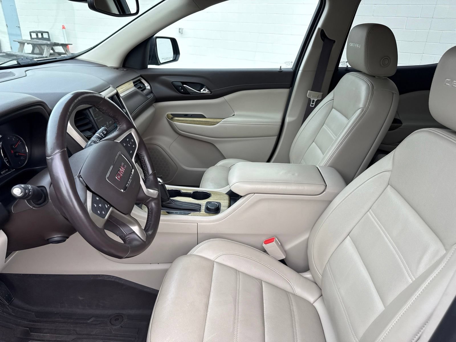 Used 2019 GMC Acadia Denali w/ Technology Package FWD image 20