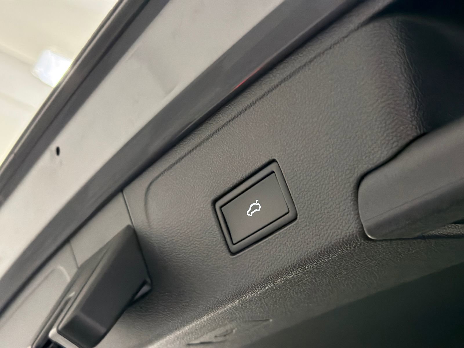 Used 2021 Volkswagen Atlas Cross Sport SEL image 9