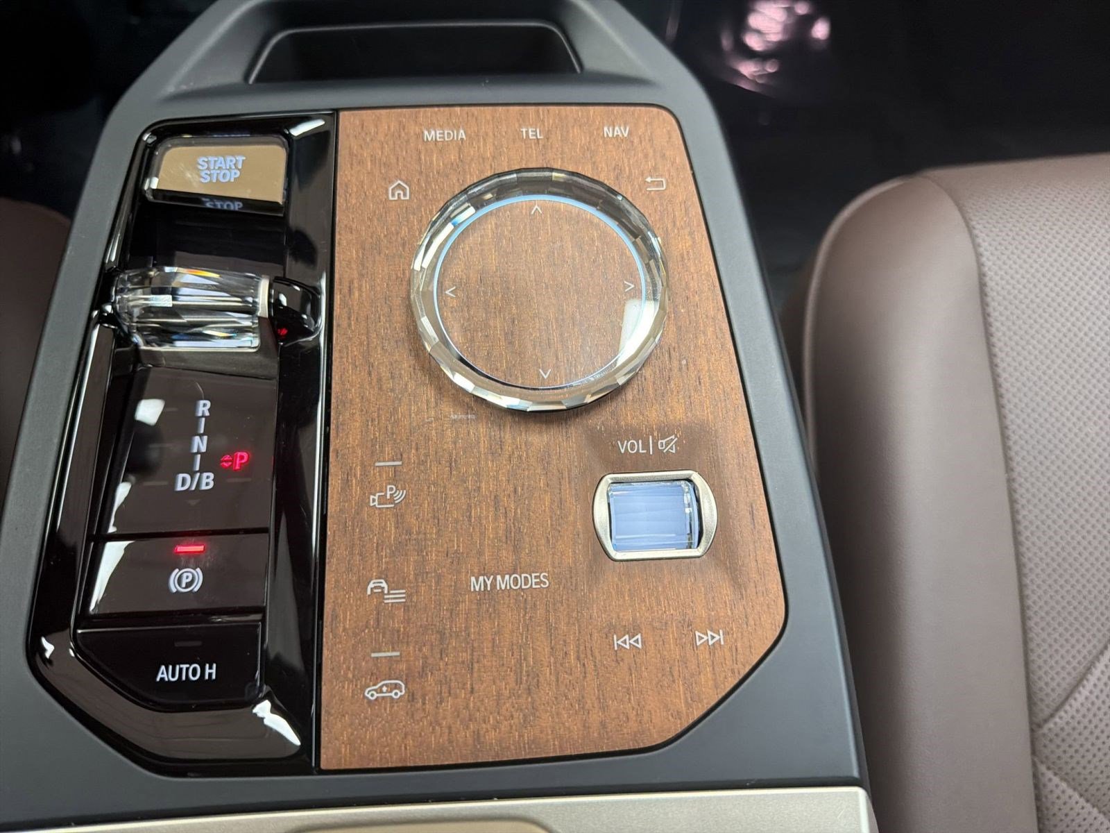 Used 2023 BMW iX xDrive50 w/ Premium Package image 16