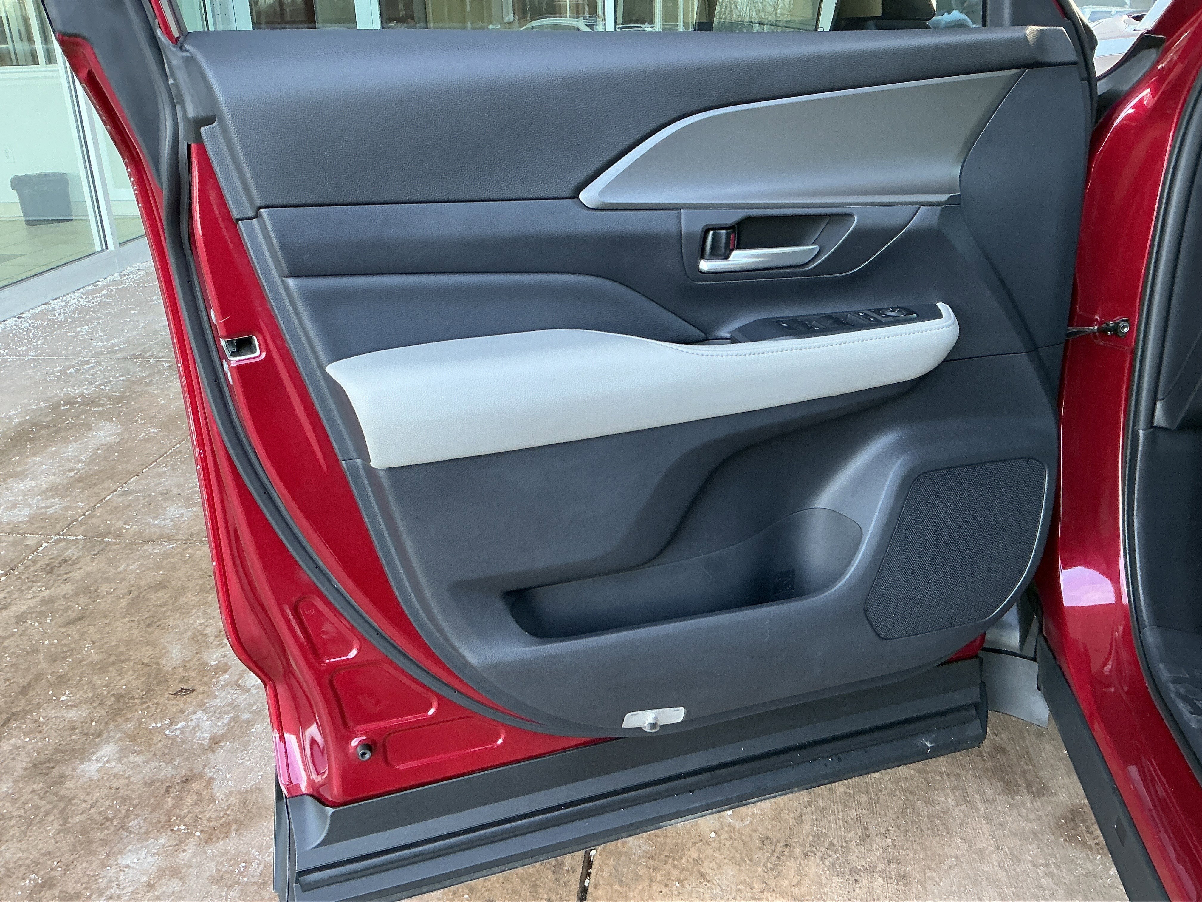 Certified 2024 Toyota Grand Highlander XLE image 13