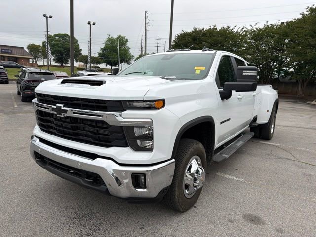 Used 2026 Chevrolet Silverado 3500 LT w/ All Star Edition AWD/4WD image 7