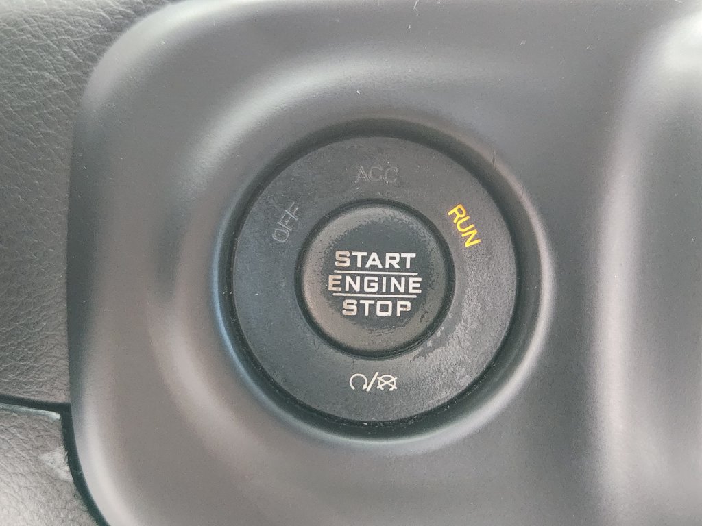 Used 2018 Jeep Wrangler Unlimited Sahara AWD/4WD image 14