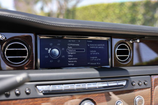 Used 2015 Rolls-Royce Phantom Drophead Coupe image 22