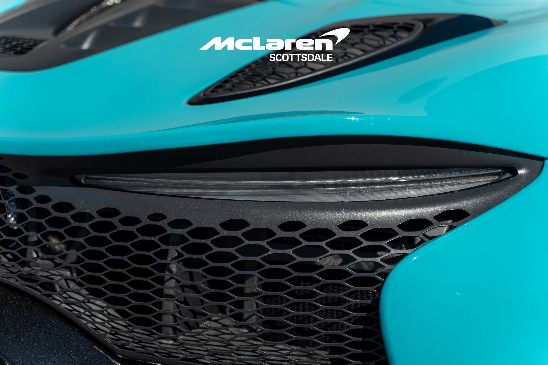 Used 2025 McLaren Artura Spider image 25