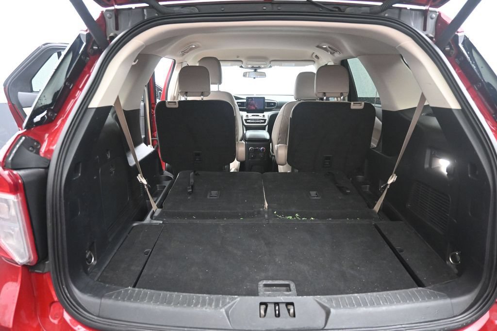 Certified 2022 Ford Explorer XLT w/ Equipment Group 202A RWD image 10