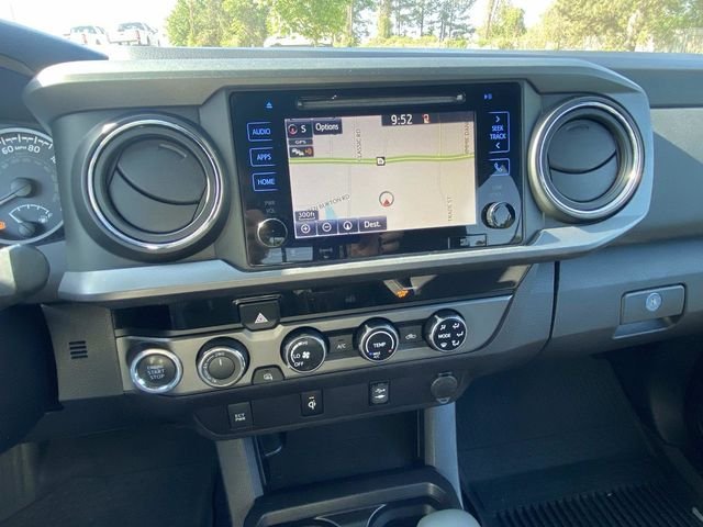Used 2017 Toyota Tacoma TRD Sport w/ Tow Package (A/T) image 26