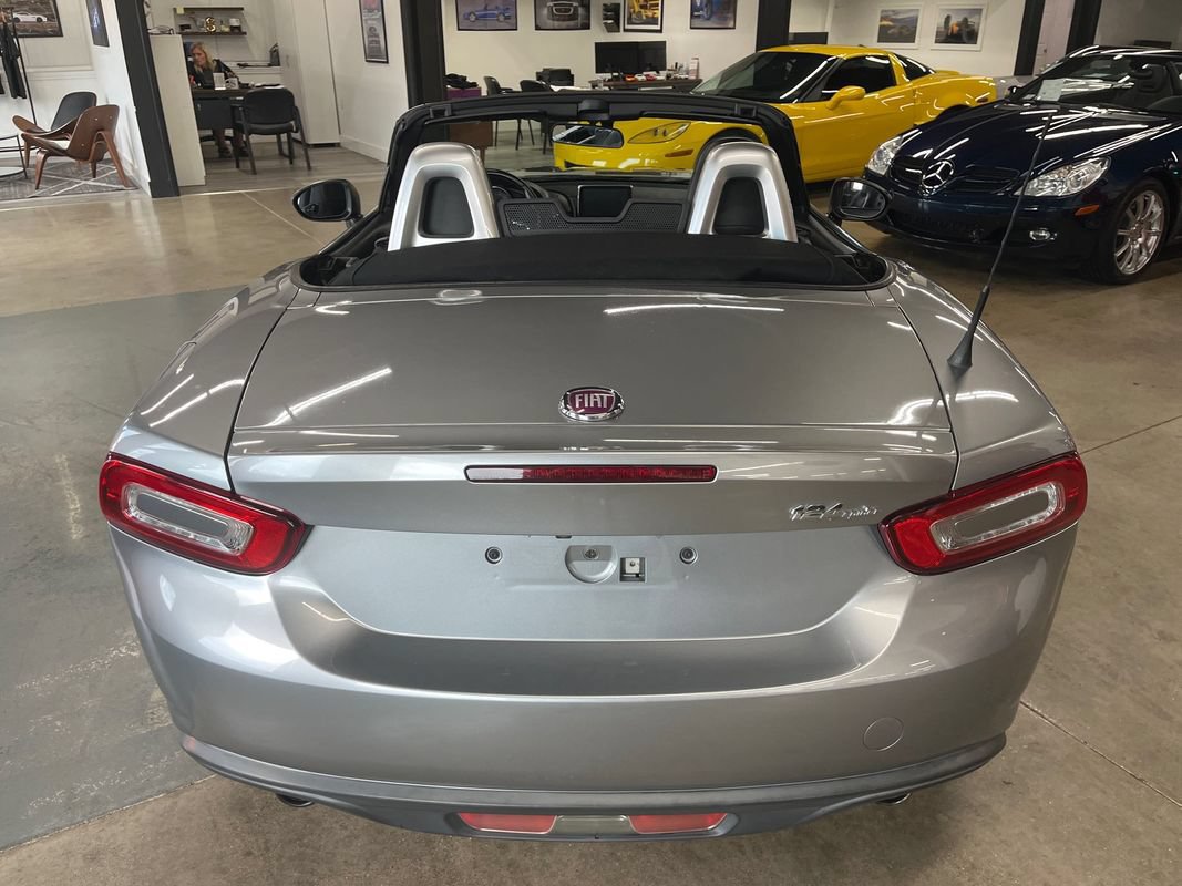 Used 2017 FIAT 124 Spider Lusso RWD image 15