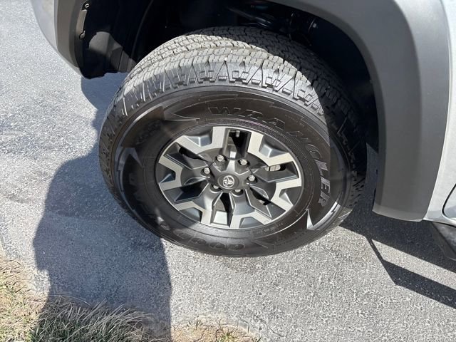 Used 2019 Toyota Tacoma TRD Off-Road w/ Technology Package image 25