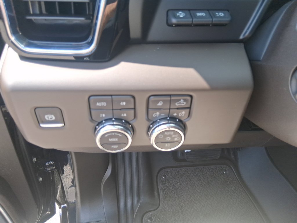 Used 2025 GMC Sierra 1500 Denali w/ Denali Reserve Package AWD/4WD image 11