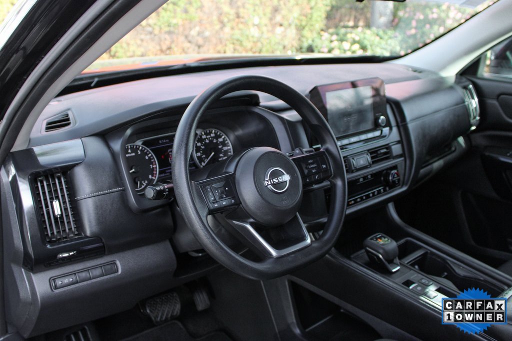 Used 2024 Nissan Pathfinder S image 17