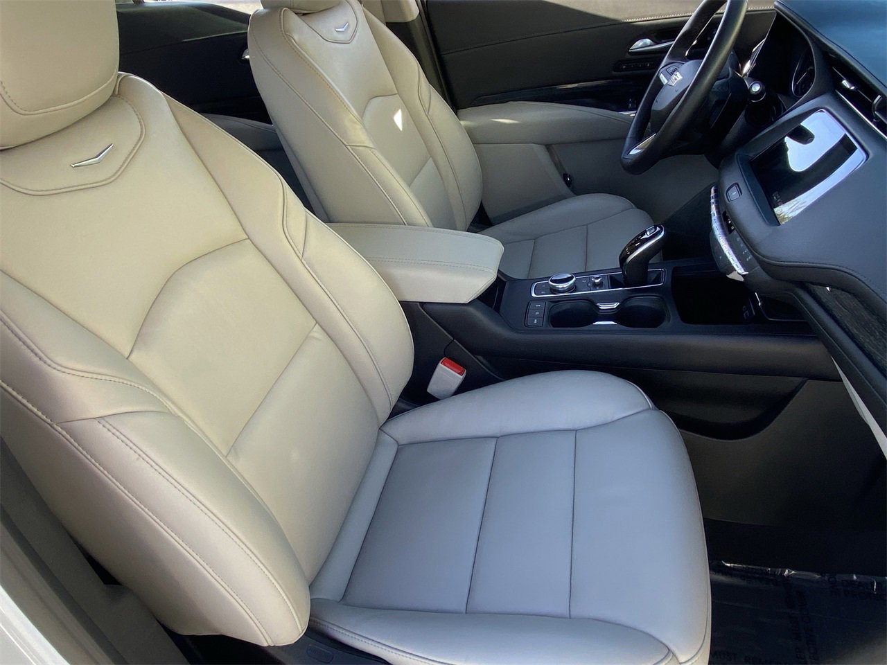 Certified 2023 Cadillac XT4 Premium Luxury image 11