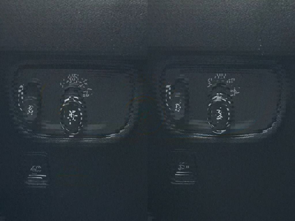 Used 2023 GMC Terrain SLE image 17