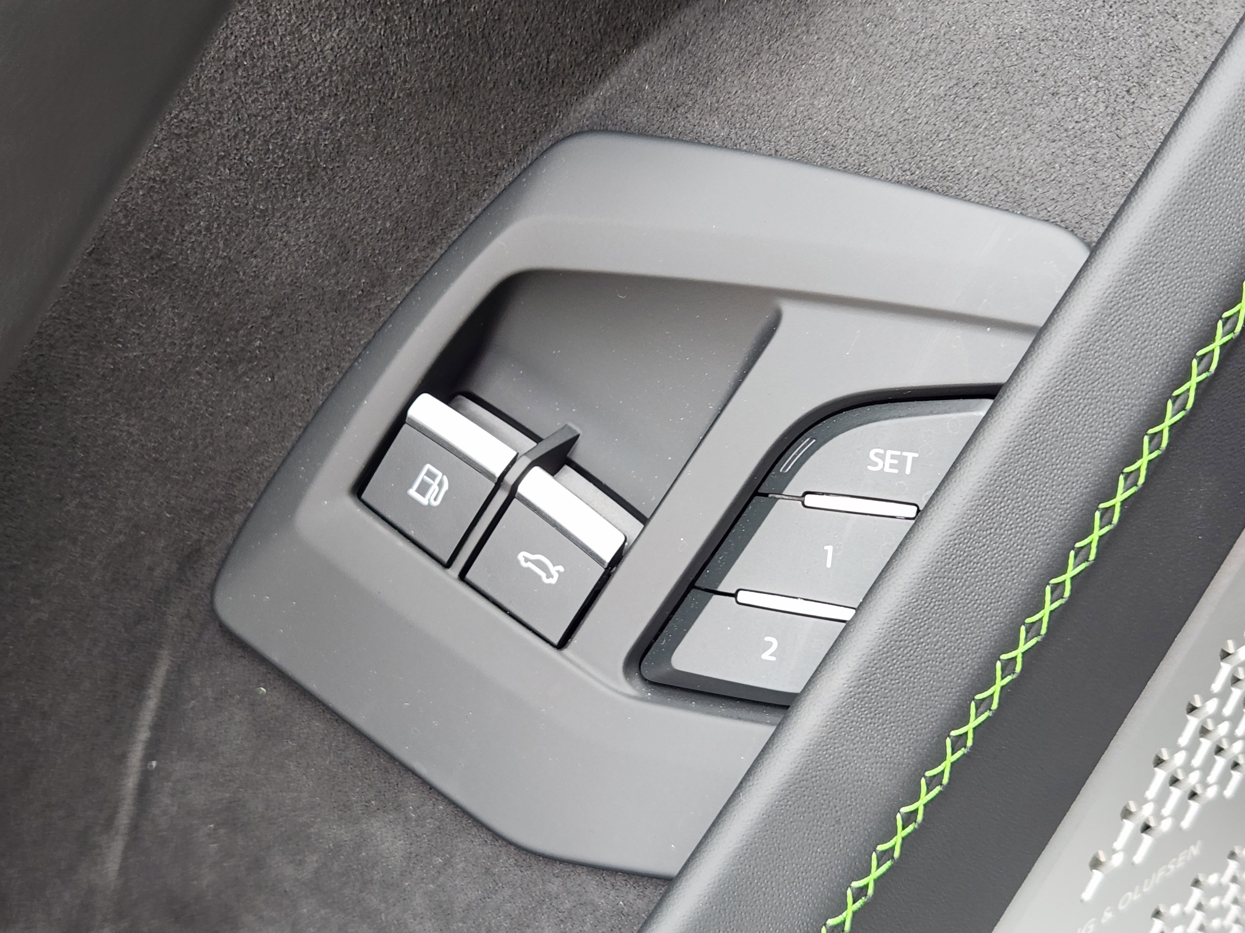 Used 2025 Lamborghini Urus SE image 22