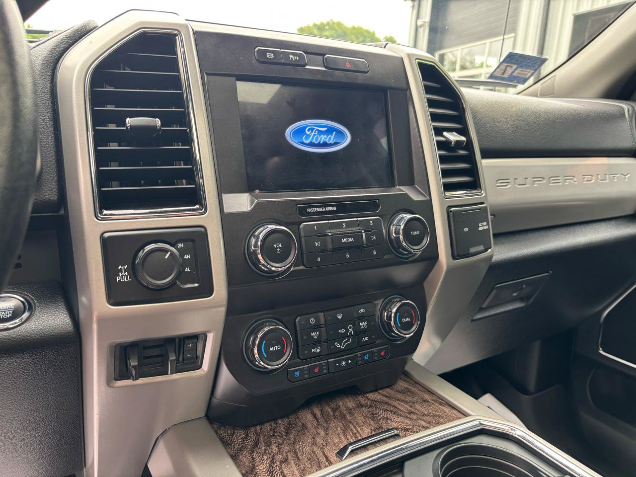 Used 2019 Ford F350 Lariat w/ Lariat Ultimate Package AWD/4WD image 32