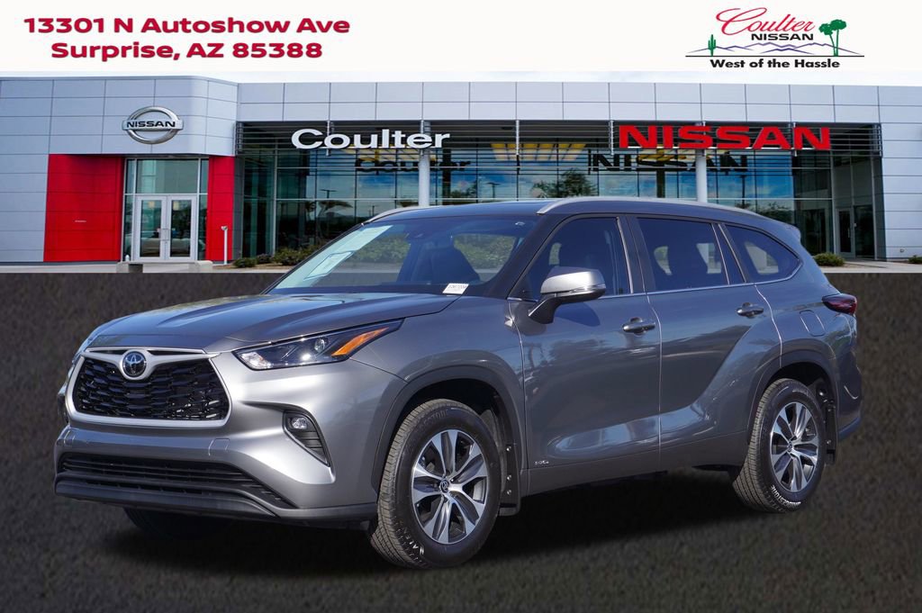 Used 2025 Toyota Highlander XLE image 1