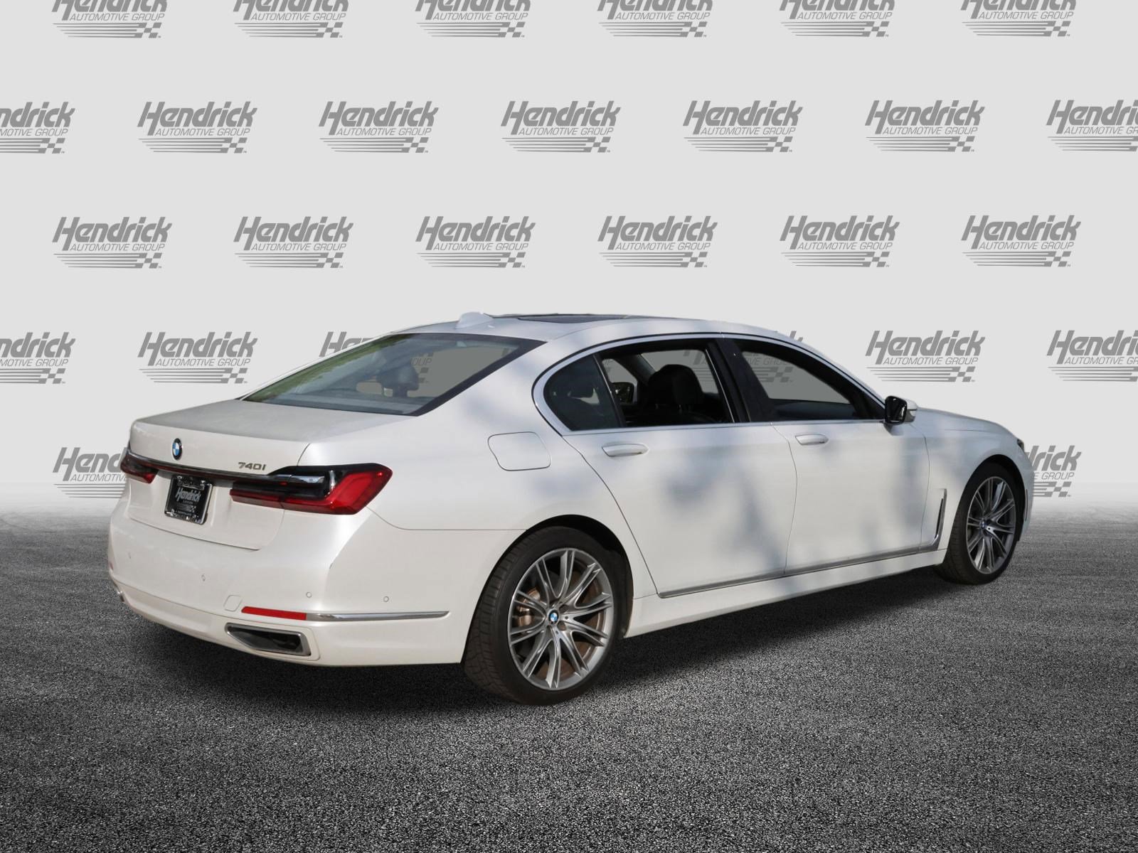 Used 2020 BMW 740i w/ Premium Package RWD image 9