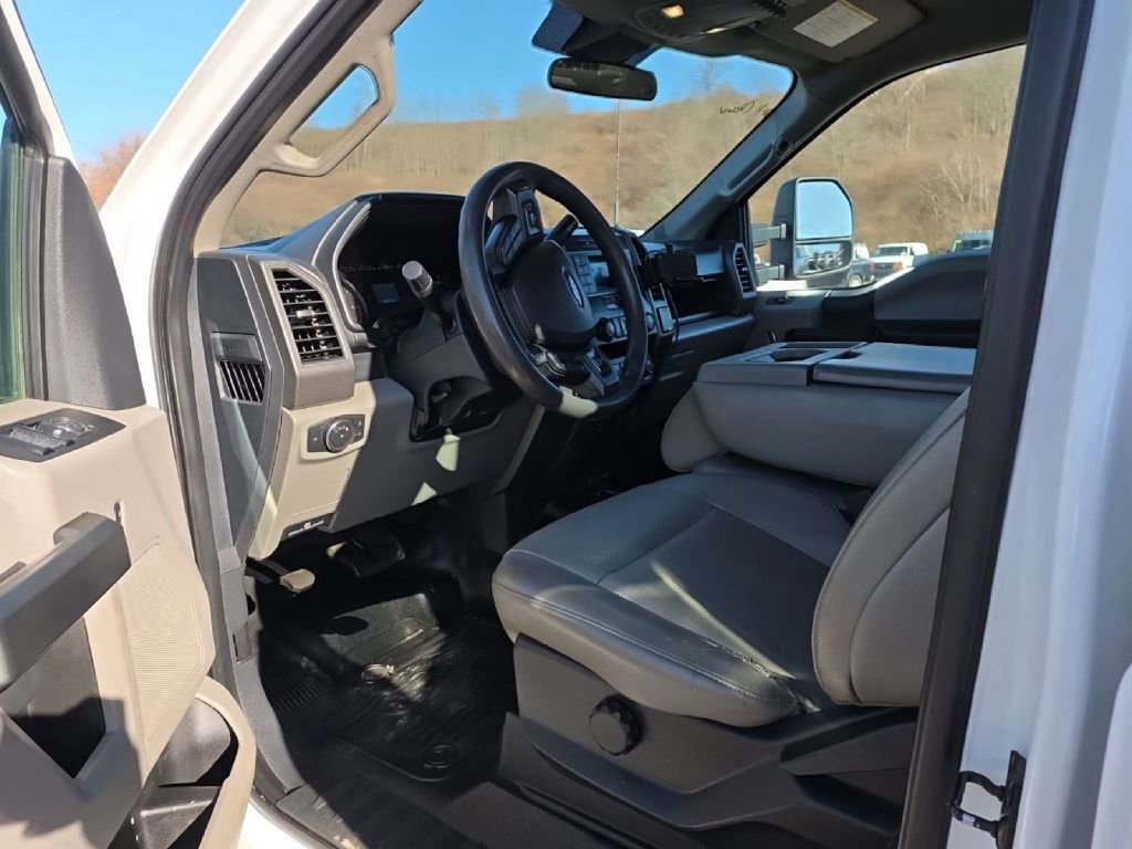 Used 2022 Ford F250 XL w/ Power Equipment Group image 2