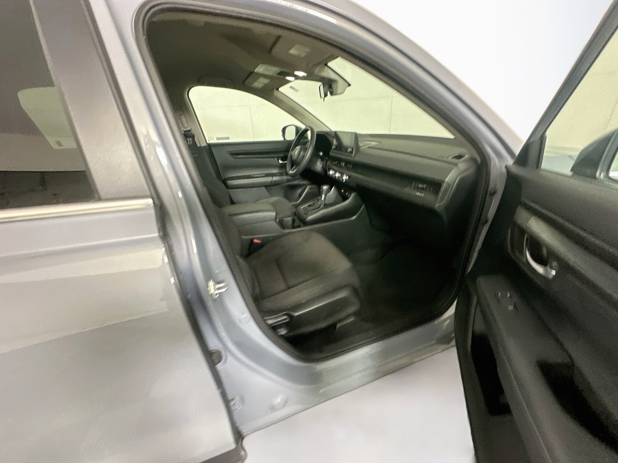 Used 2025 Honda CR-V LX image 29