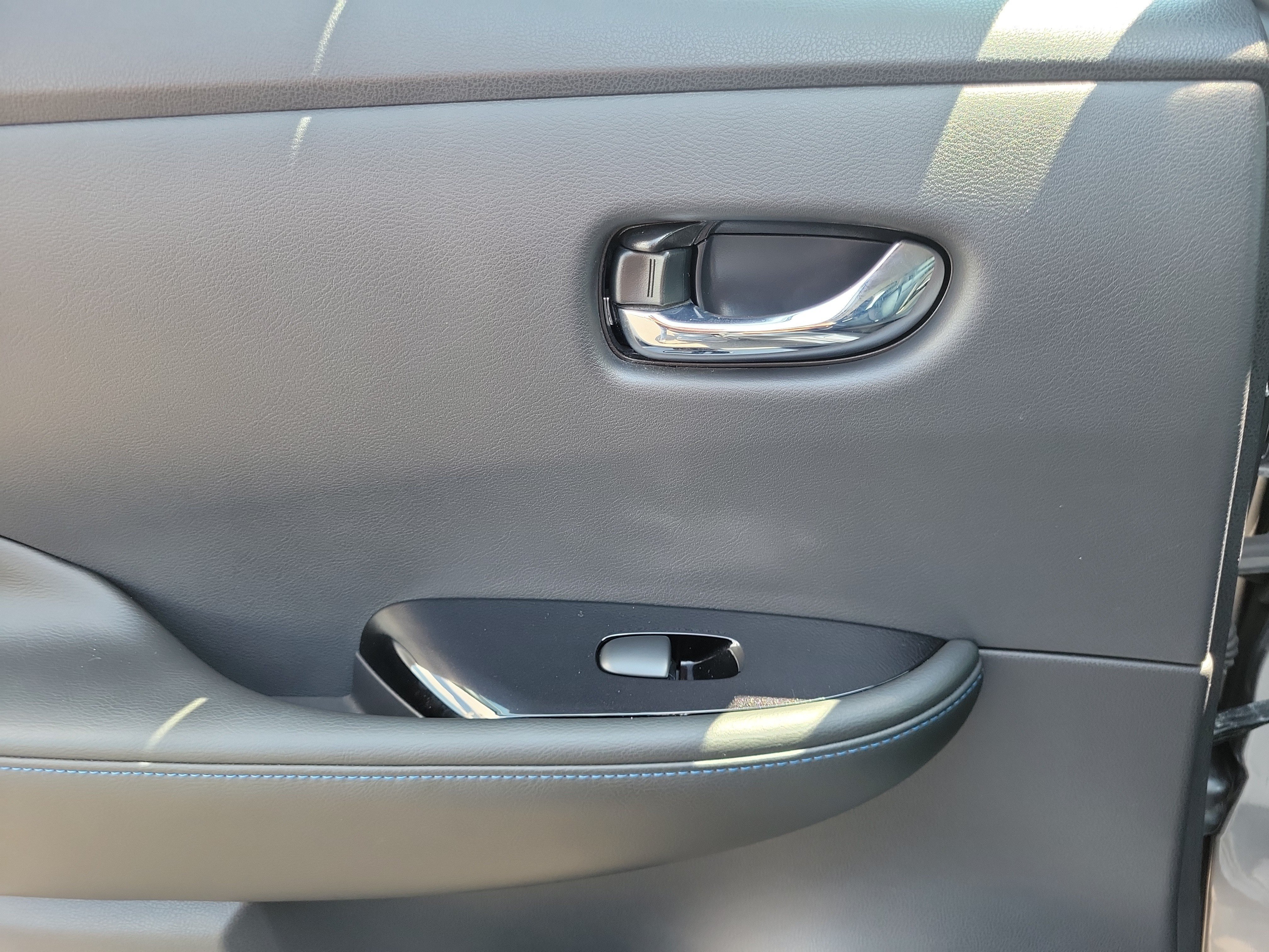 Certified 2022 Nissan Leaf SL Plus FWD image 12