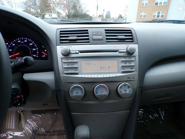 Used 2011 Toyota Camry LE image 11