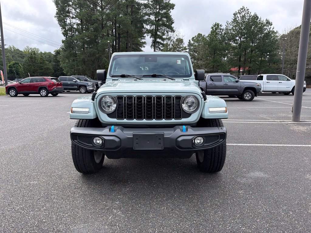 Used 2024 Jeep Wrangler Unlimited w/ Convenience Group AWD/4WD image 3