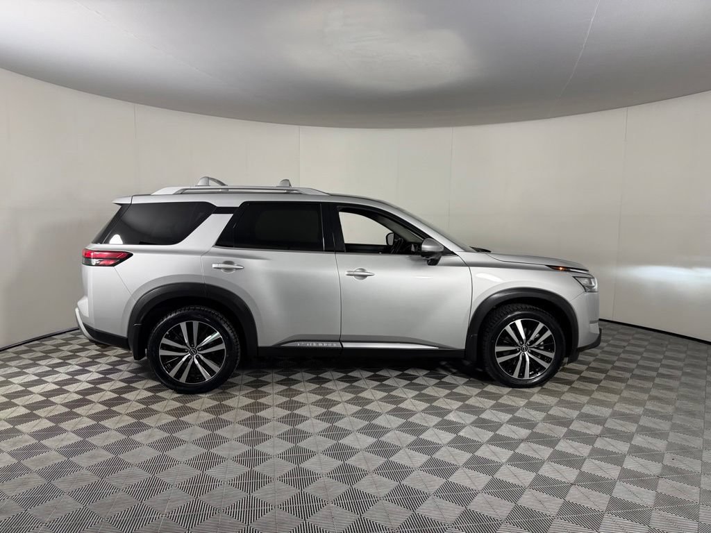 Used 2024 Nissan Pathfinder Platinum AWD/4WD image 8