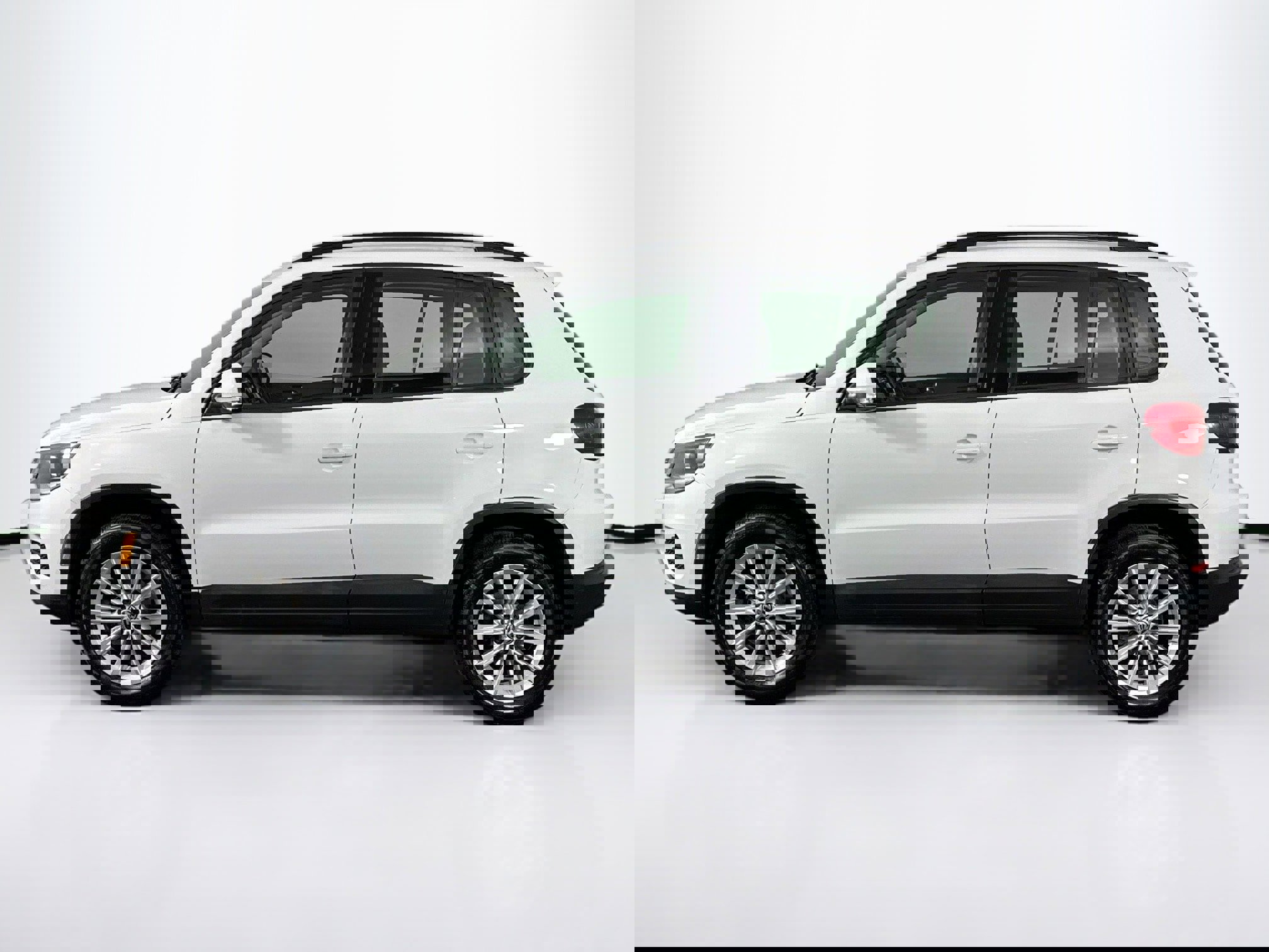 Used 2018 Volkswagen Tiguan Limited w/ Premium Package image 7