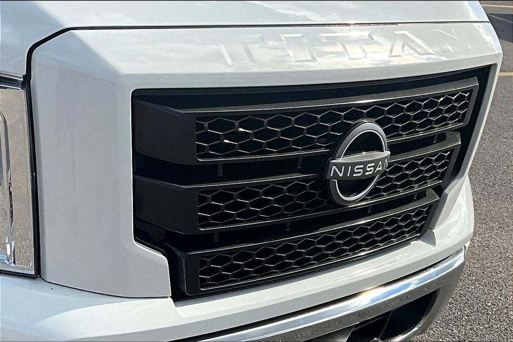 Used 2023 Nissan Titan SV image 36