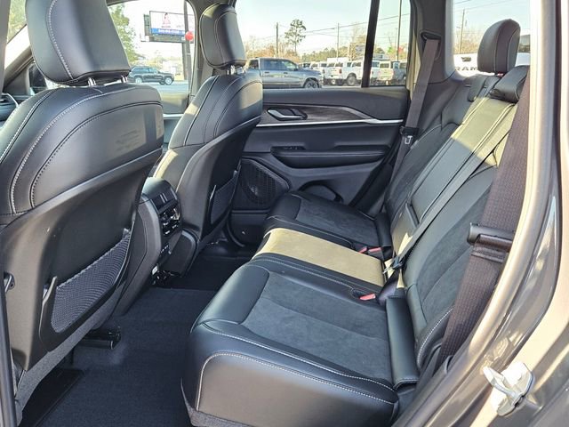 New 2026 Jeep Grand Cherokee Altitude image 4