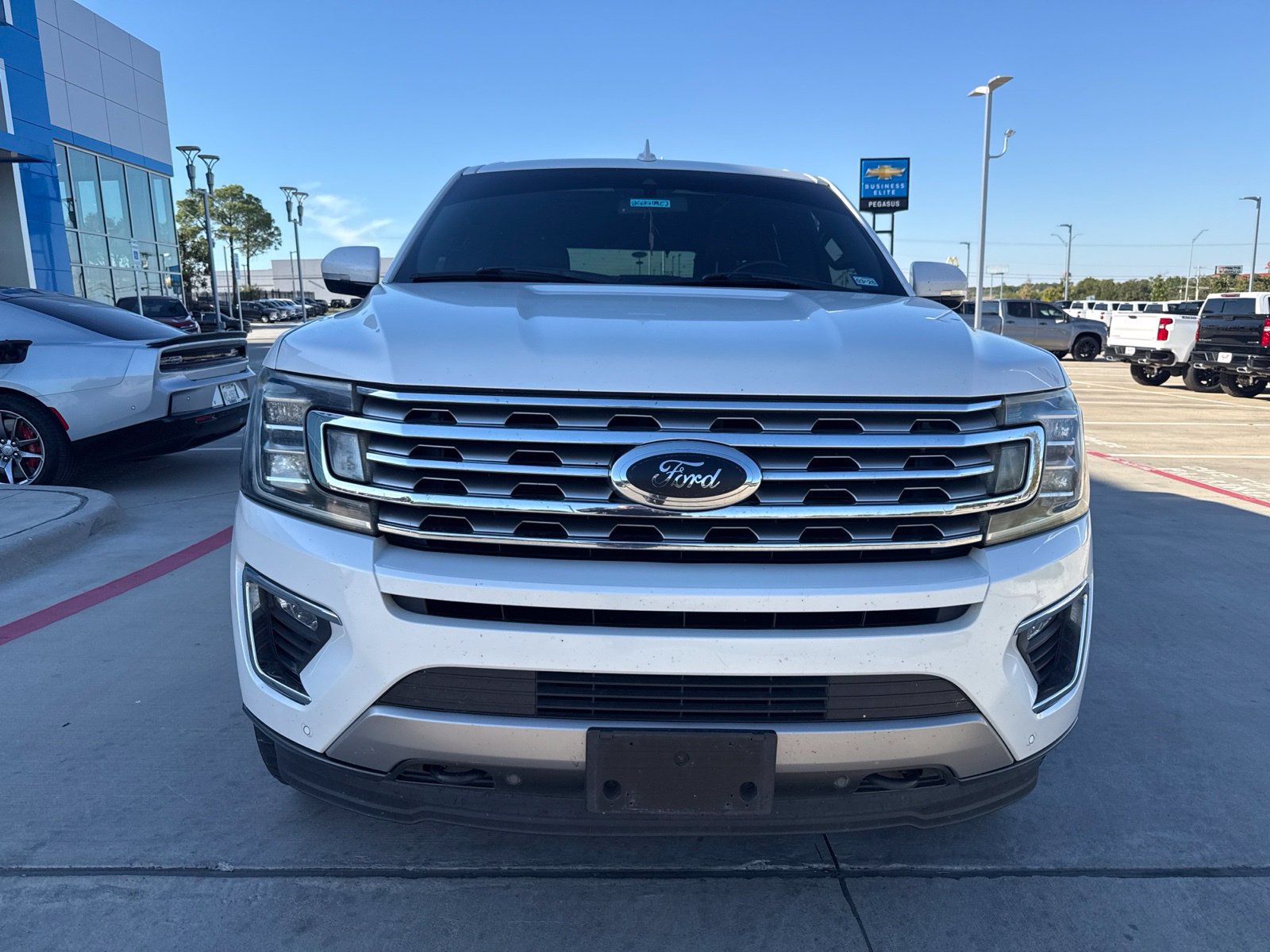 Used 2018 Ford Expedition Limited w/ Equipment Group 301A AWD/4WD image 9
