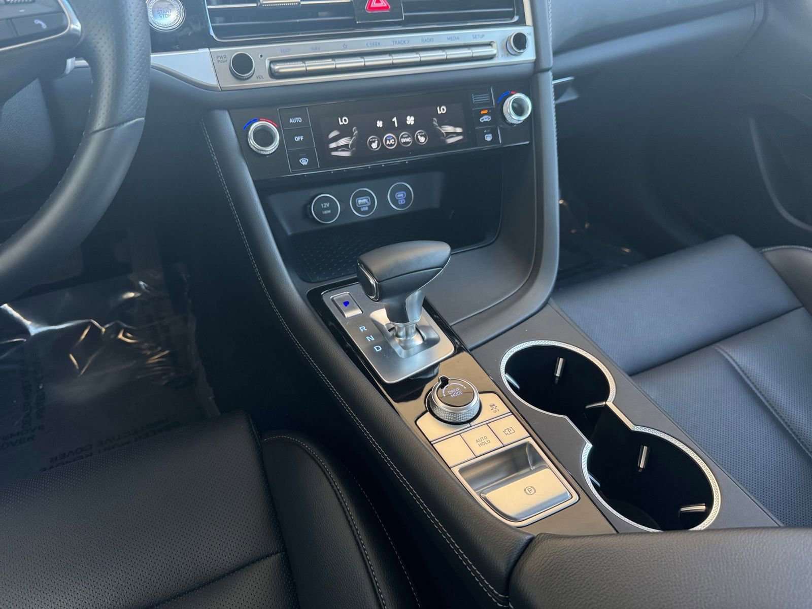 Used 2025 Genesis G70 2.5T image 41