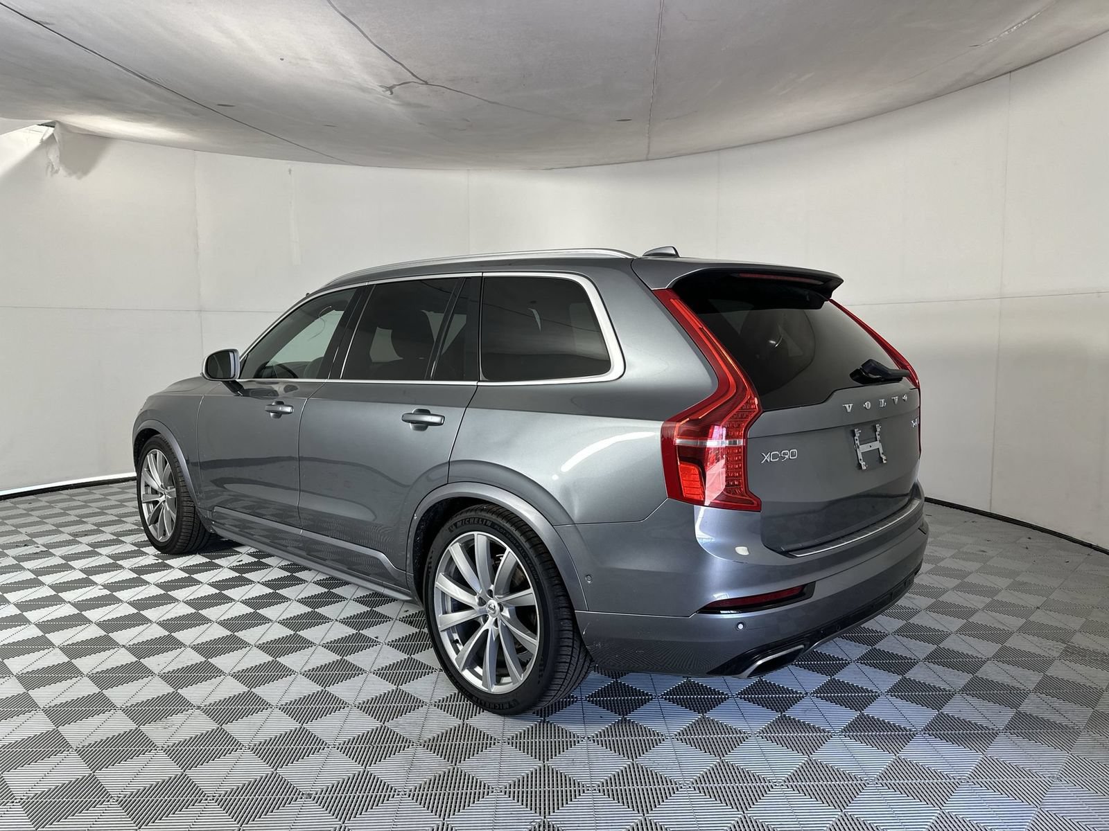 Used 2019 Volvo XC90 T6 R-Design w/ Advanced Package AWD/4WD image 6