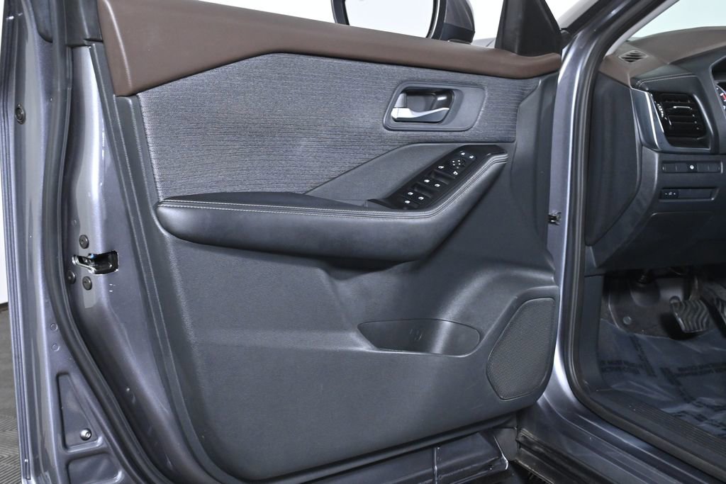 Certified 2022 Nissan Rogue SV image 28