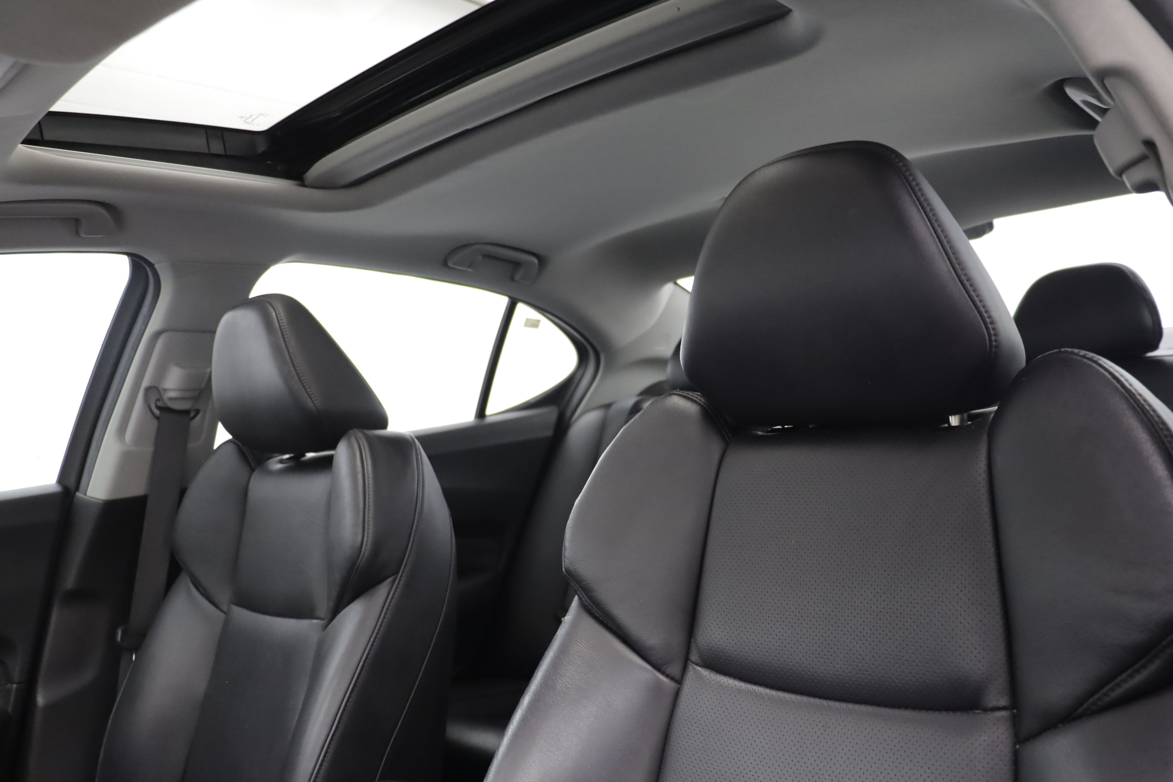 Used 2016 Acura TLX w/ Technology Package FWD image 7