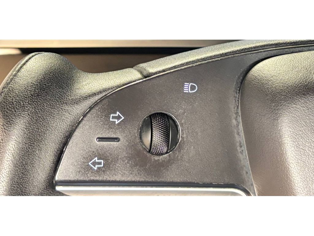 Used 2024 Tesla Model X image 27