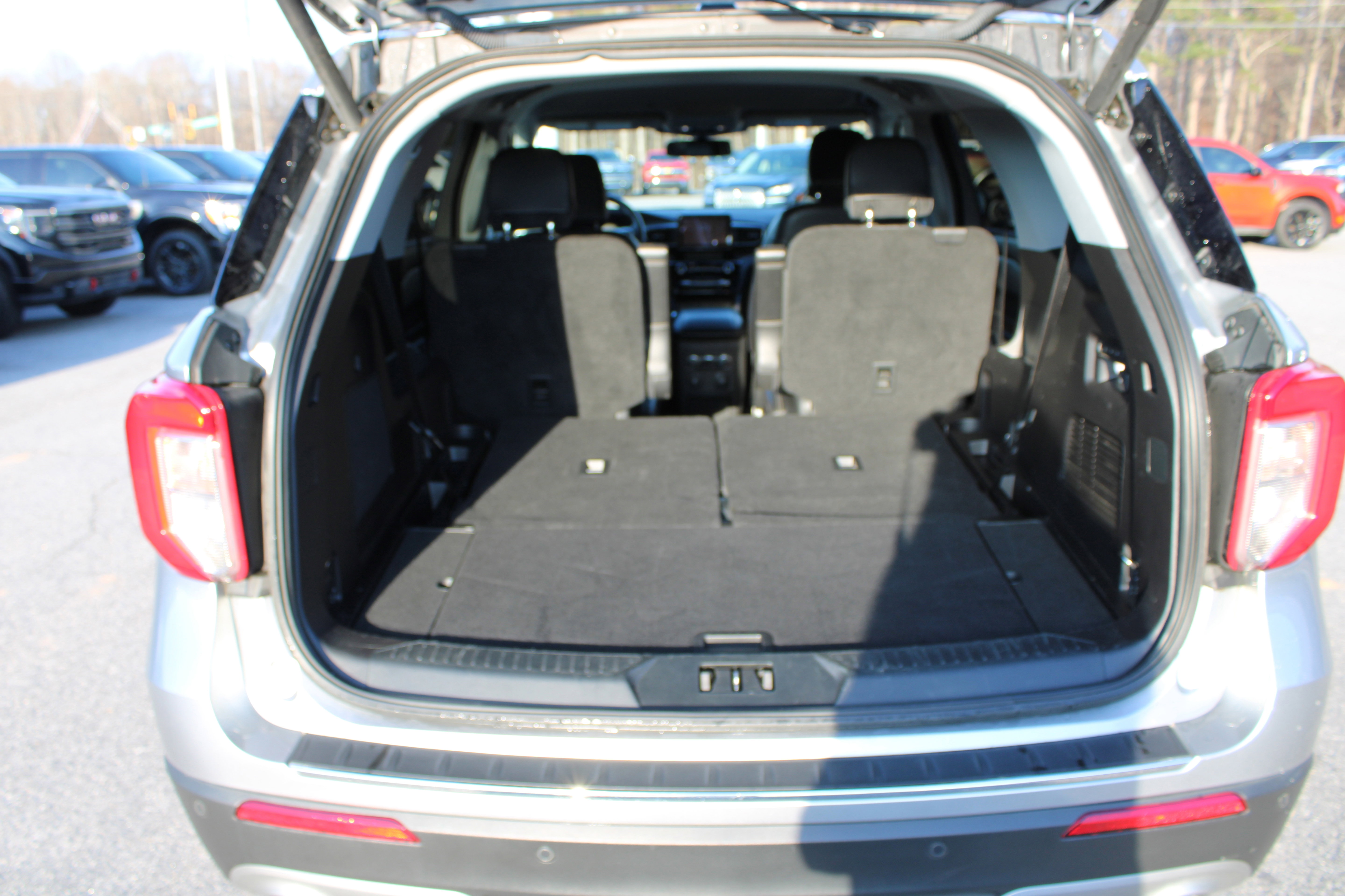 Used 2021 Ford Explorer Limited w/ Equipment Group 301A image 9