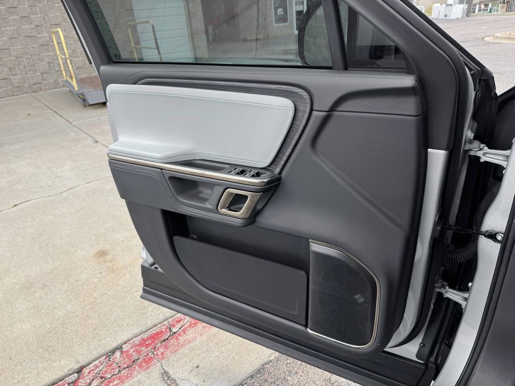 Used 2024 Rivian R1S Adventure AWD/4WD image 13