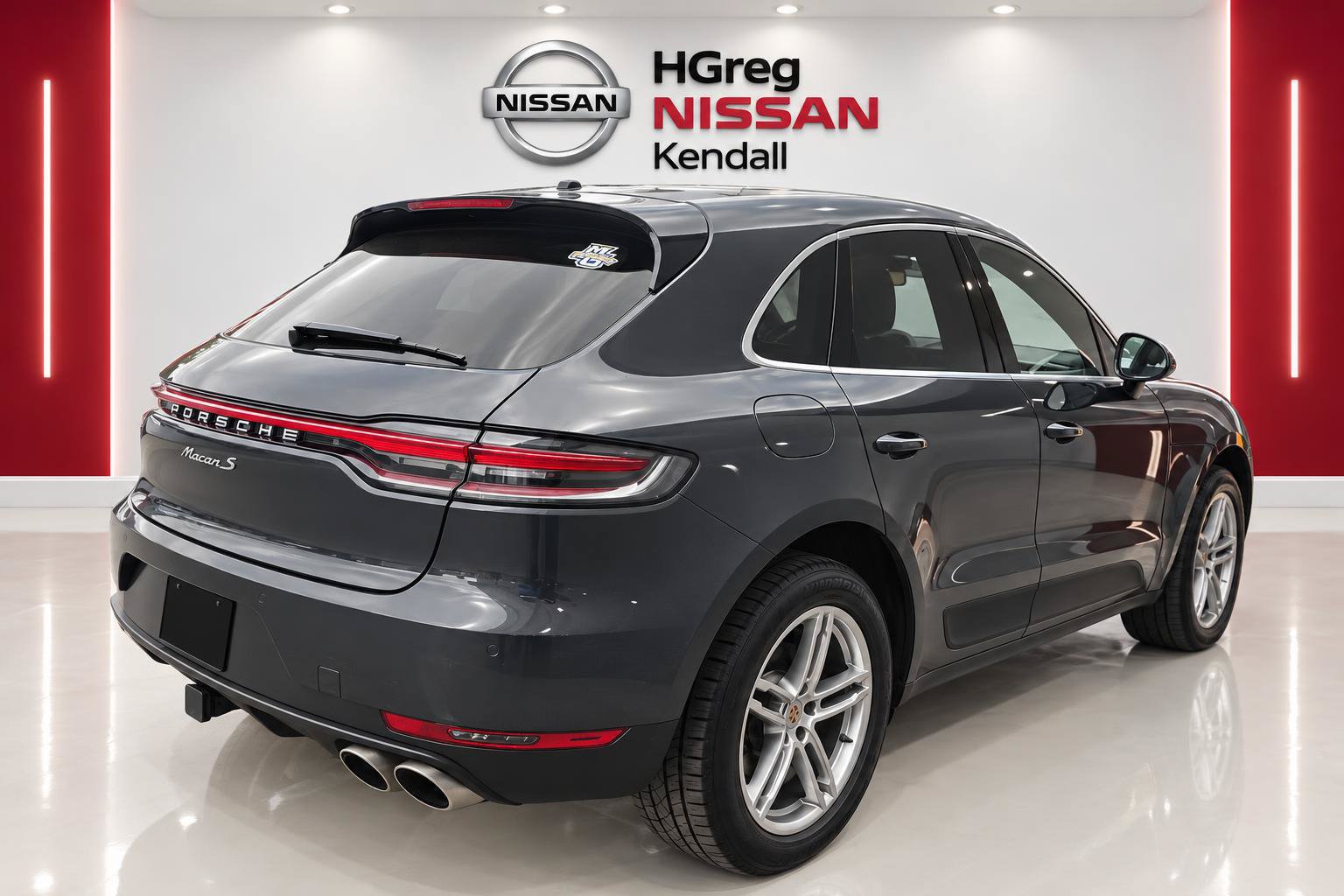 Used 2021 Porsche Macan S AWD/4WD image 4