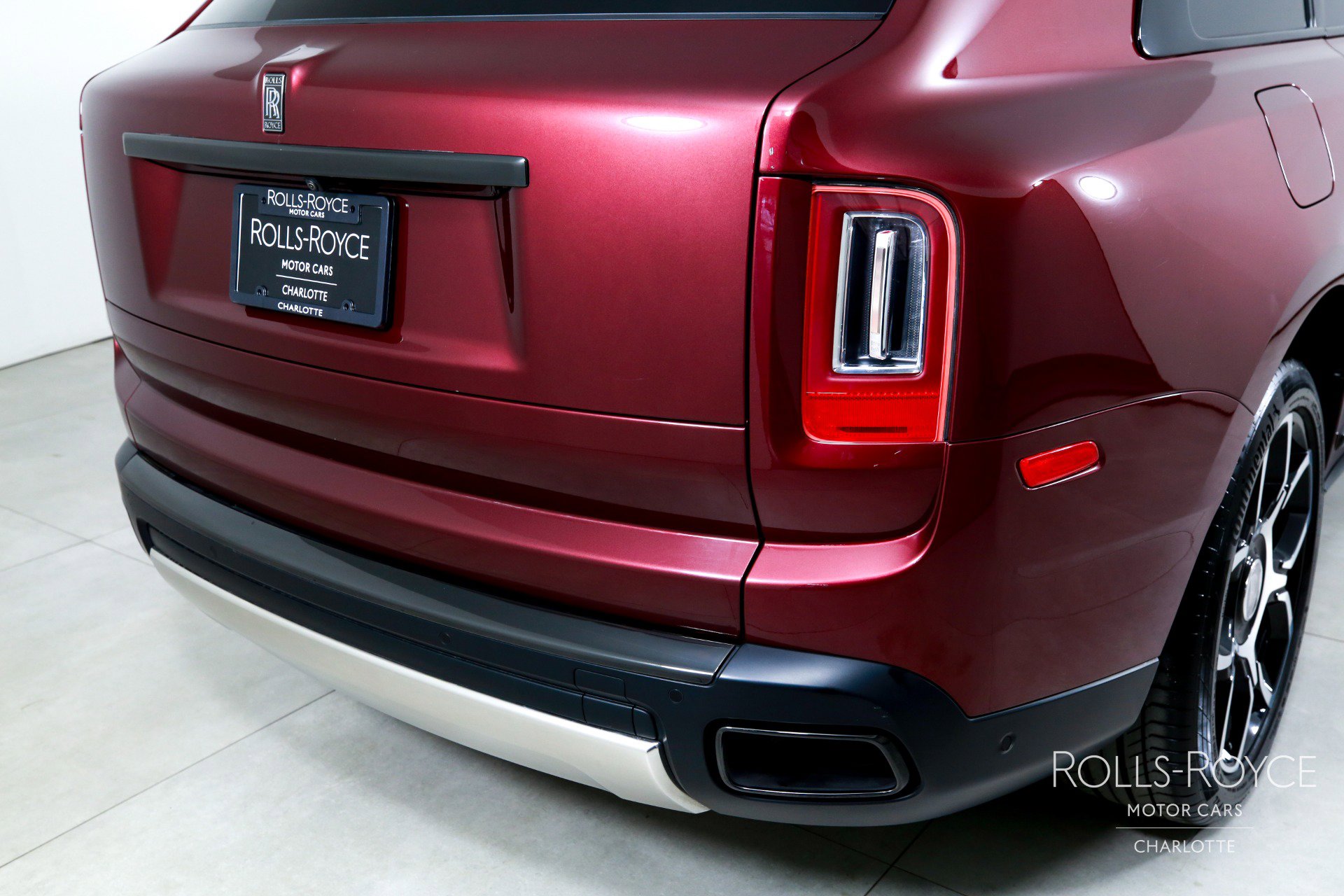 Used 2022 Rolls-Royce Cullinan Black Badge image 48