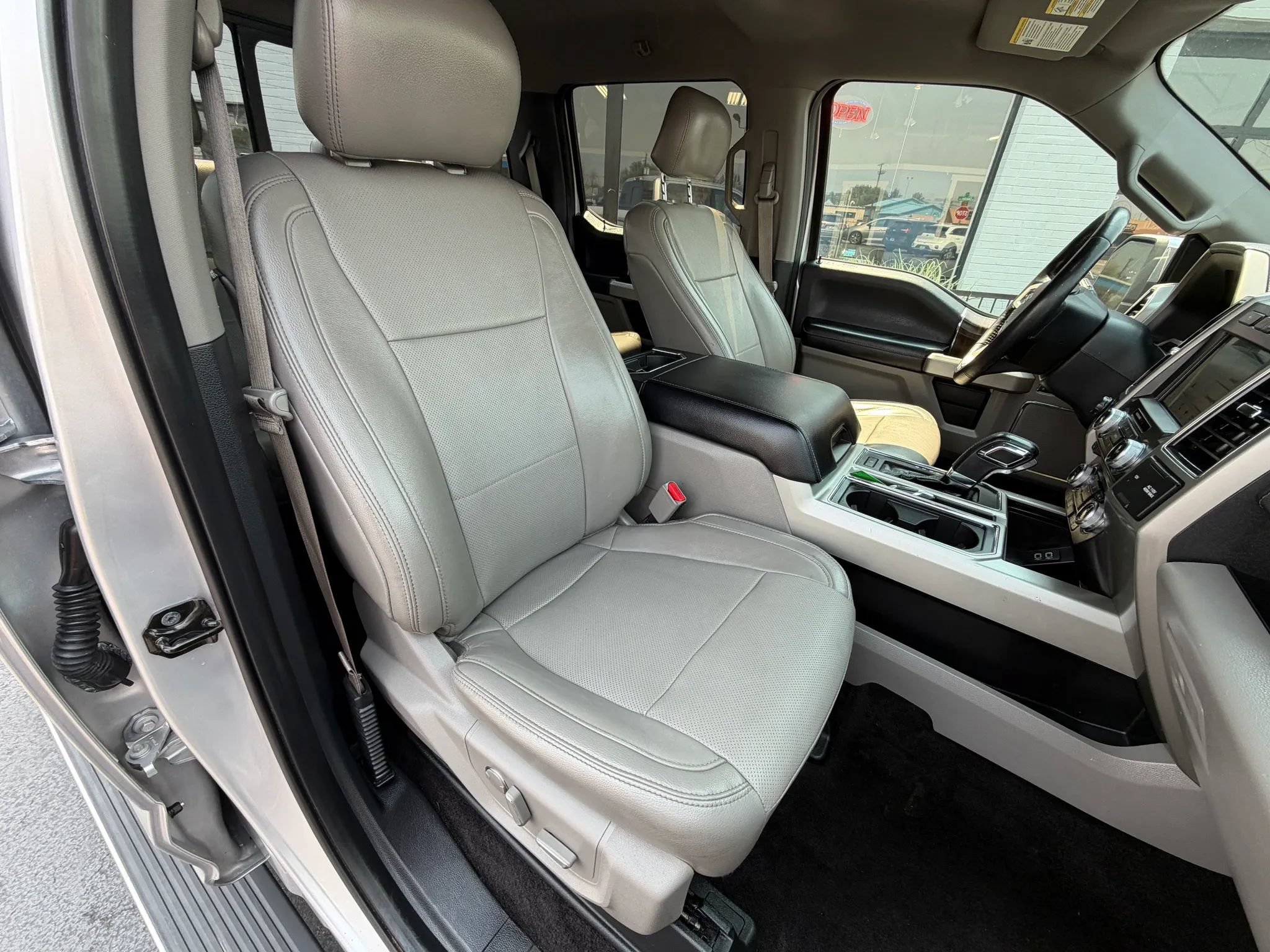 Used 2017 Ford F150 Lariat w/ Equipment Group 502A Luxury AWD/4WD image 13