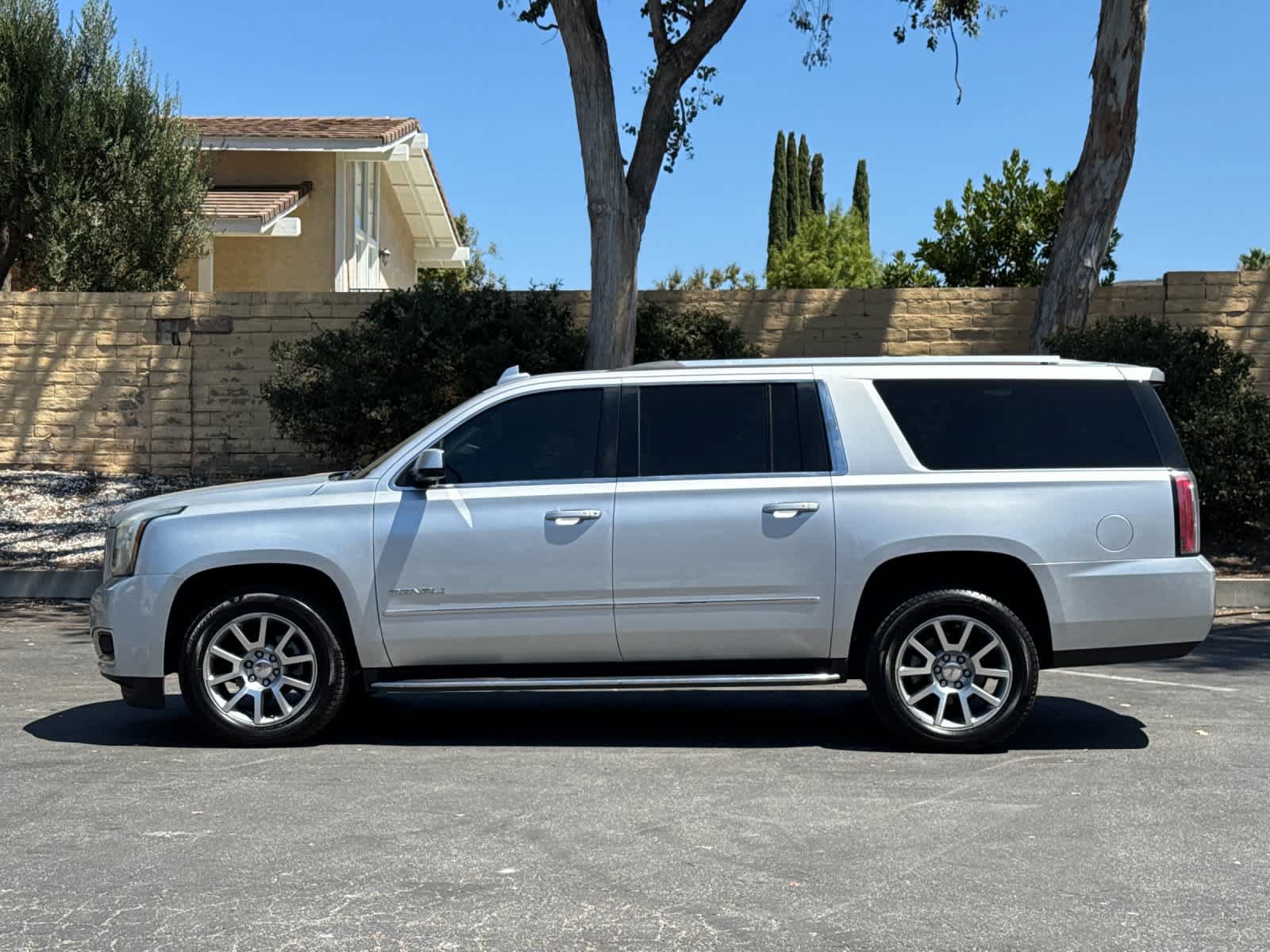 Used 2019 GMC Yukon XL Denali RWD image 5