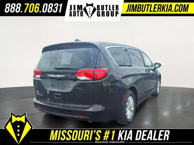 Used 2017 Chrysler Pacifica Touring w/ Tire & Wheel Group FWD image 27