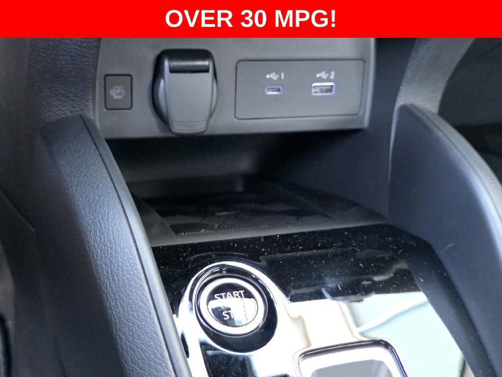 New 2025 Nissan Versa SR w/ Trunk Package FWD image 17