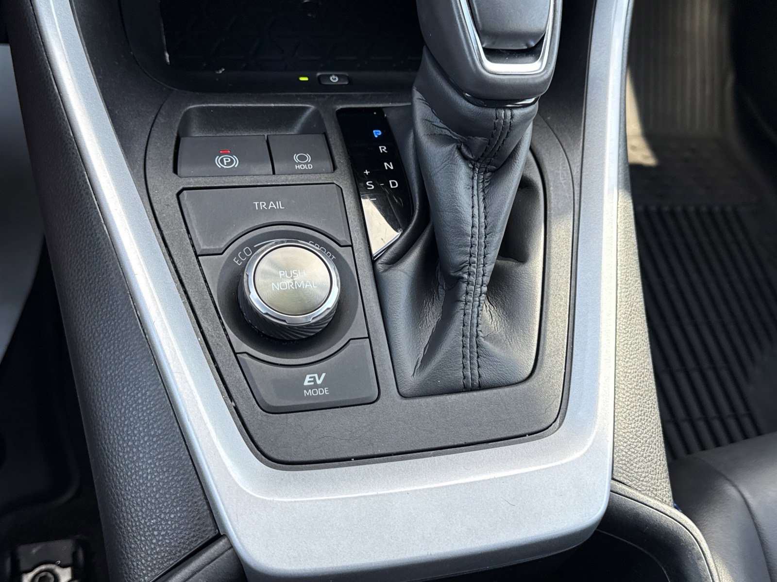 Used 2023 Toyota RAV4 XSE AWD/4WD image 32