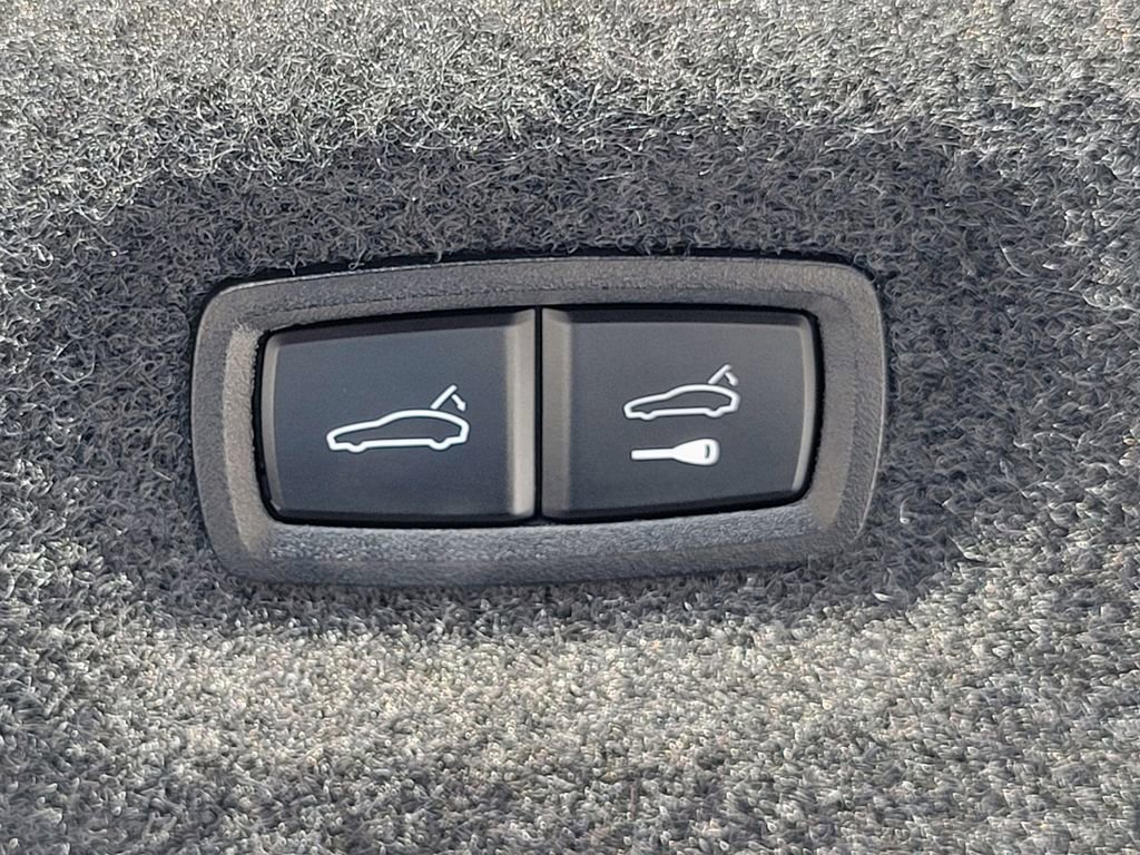 Used 2021 Porsche Taycan 4S image 21