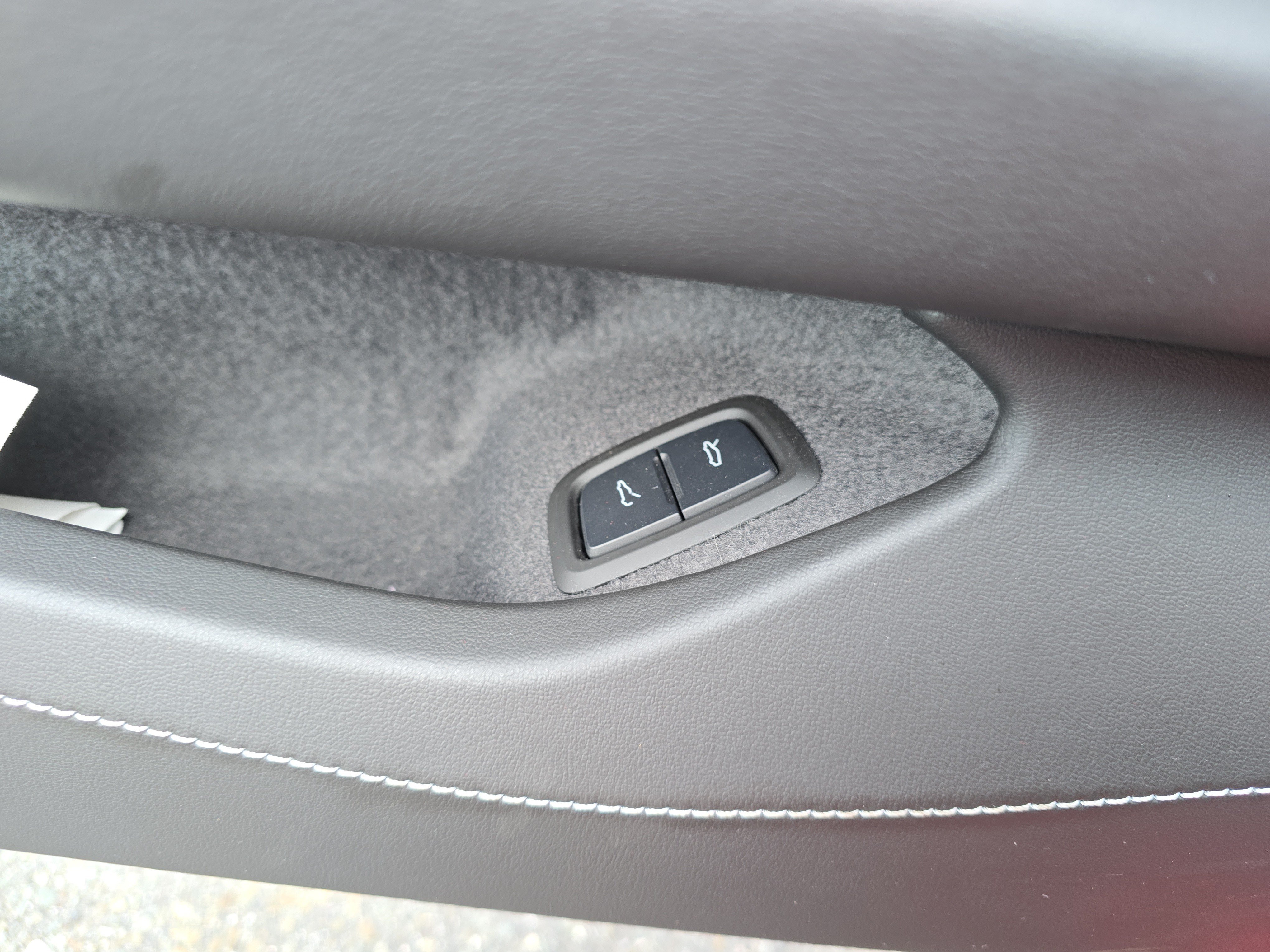 Used 2024 Chevrolet Corvette Stingray Preferred Cpe w/ Stealth Interior Trim Package RWD image 18