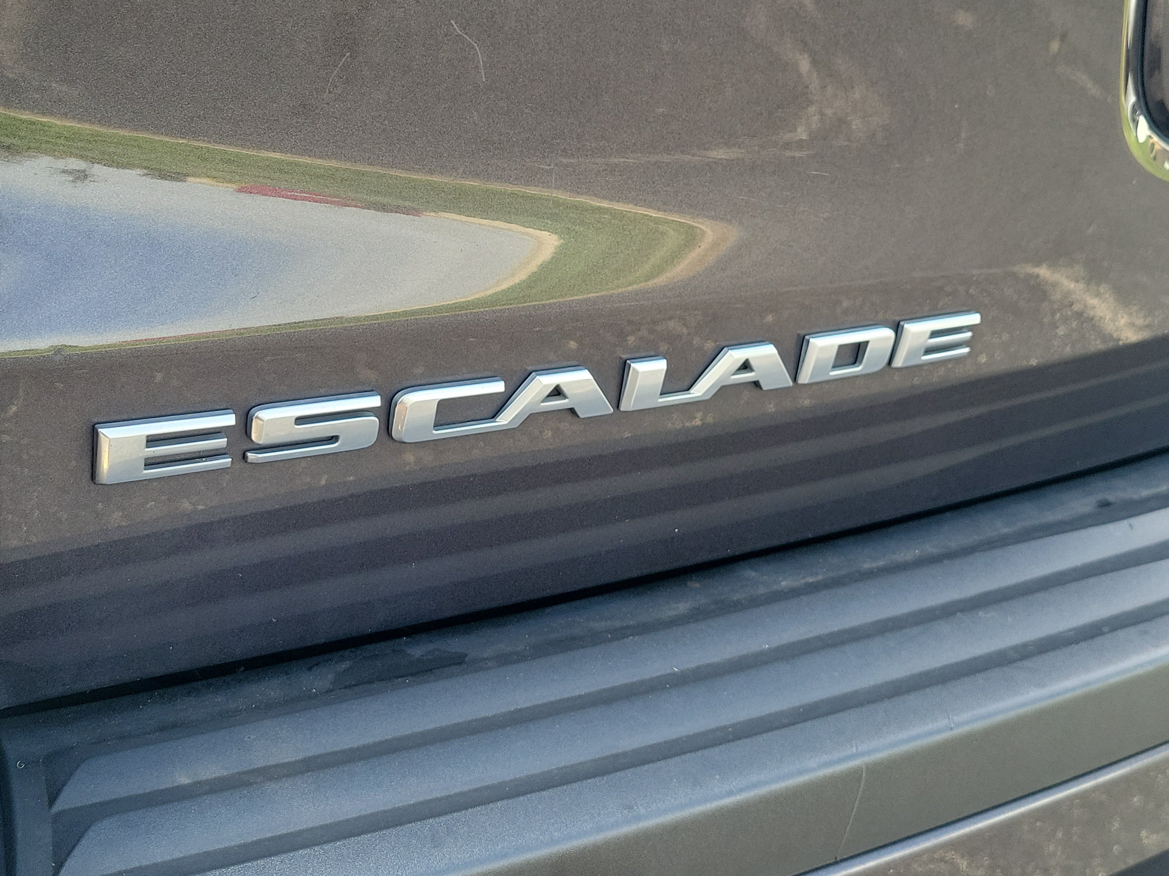 Used 2015 Cadillac Escalade Luxury AWD/4WD image 7